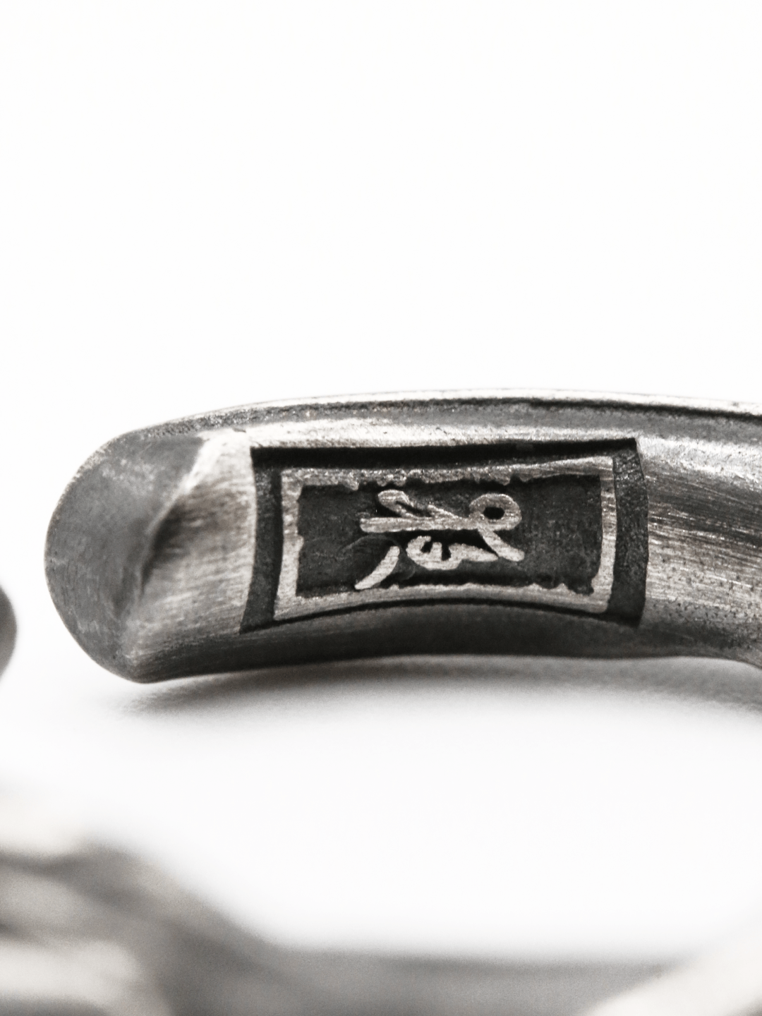 LEEWARD · Ring