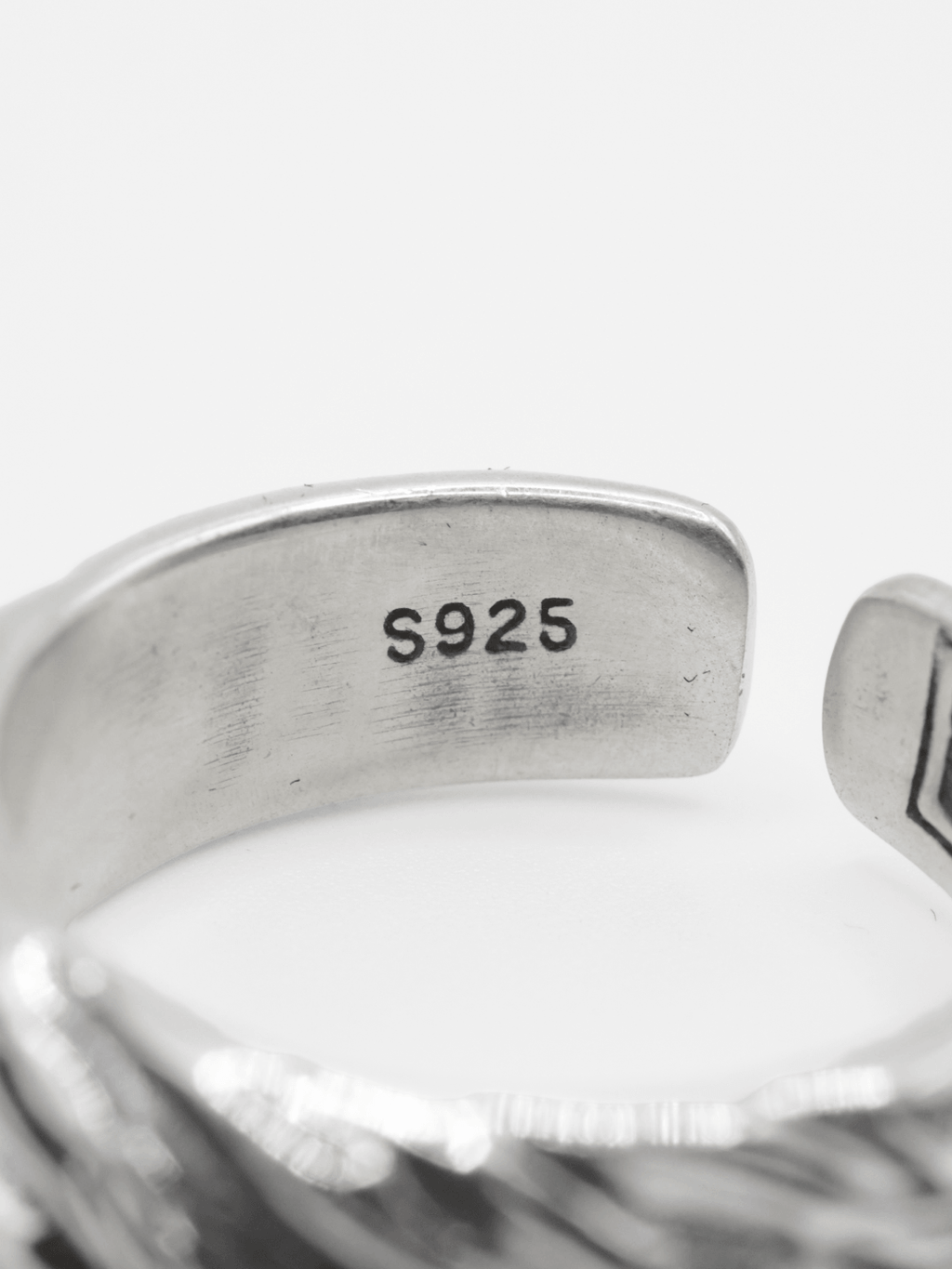 CALVE · Ring